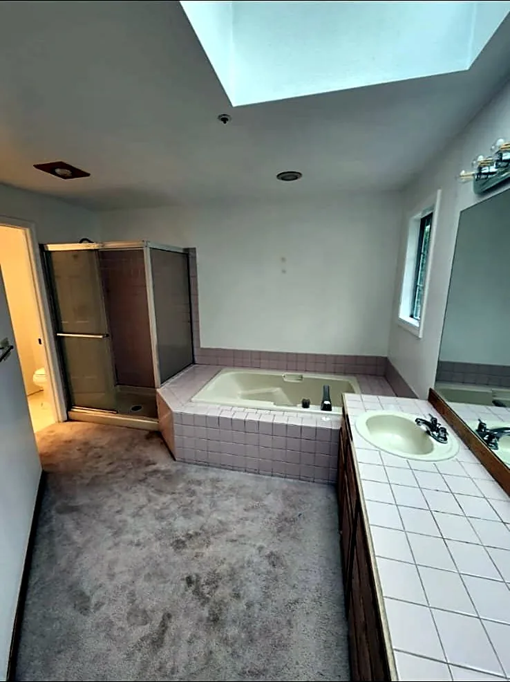 Professional home remodeling and construction craftsmanship - Kent Master Bathroom Remodel